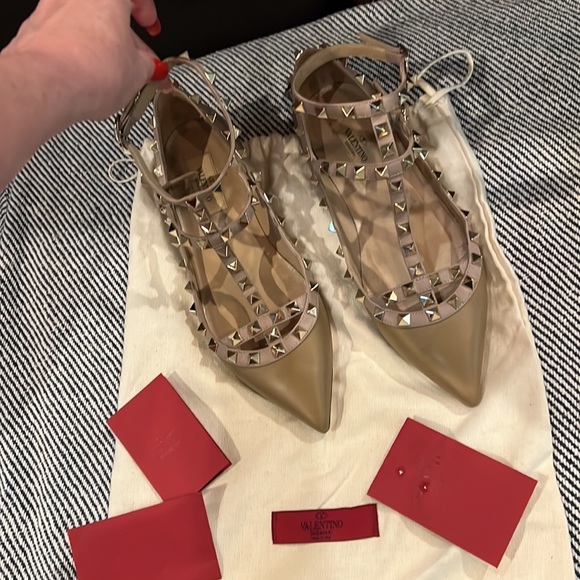 Valentino Shoes - Valentino NWOT camel colored flats
